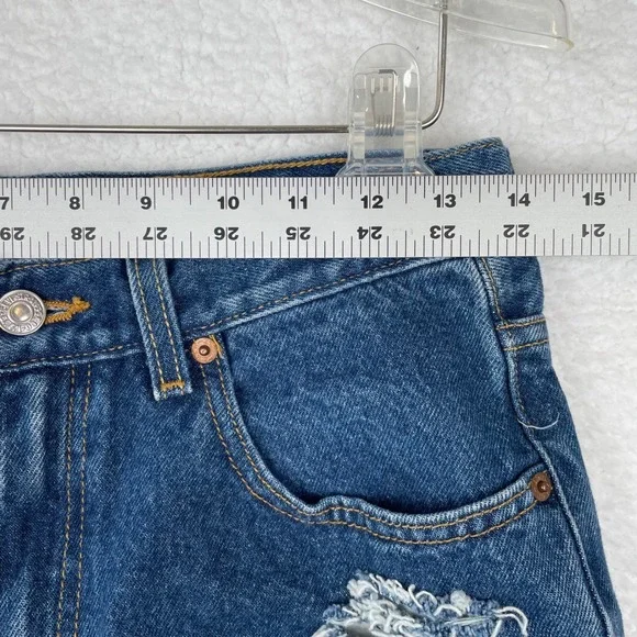Levis 550 Relaxed Fit Star Studded Distressed Denim Shorts Blue Womens 29 - Picture 7 of 8